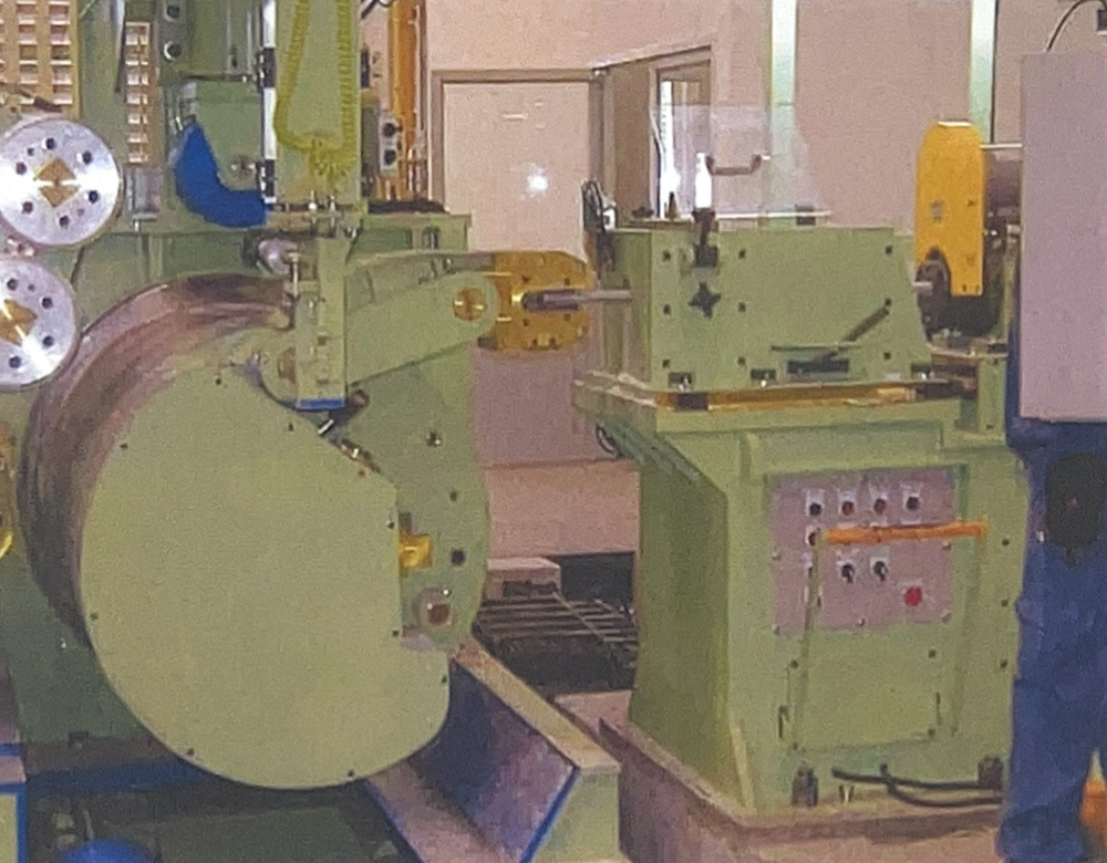 型式：IDH-1000-35　巻落し式横型伸線機