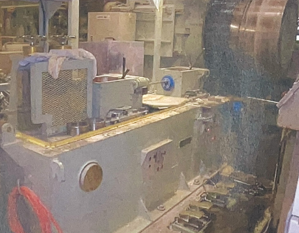 型式：IDH-950-16 巻落し式両巻横型伸線機